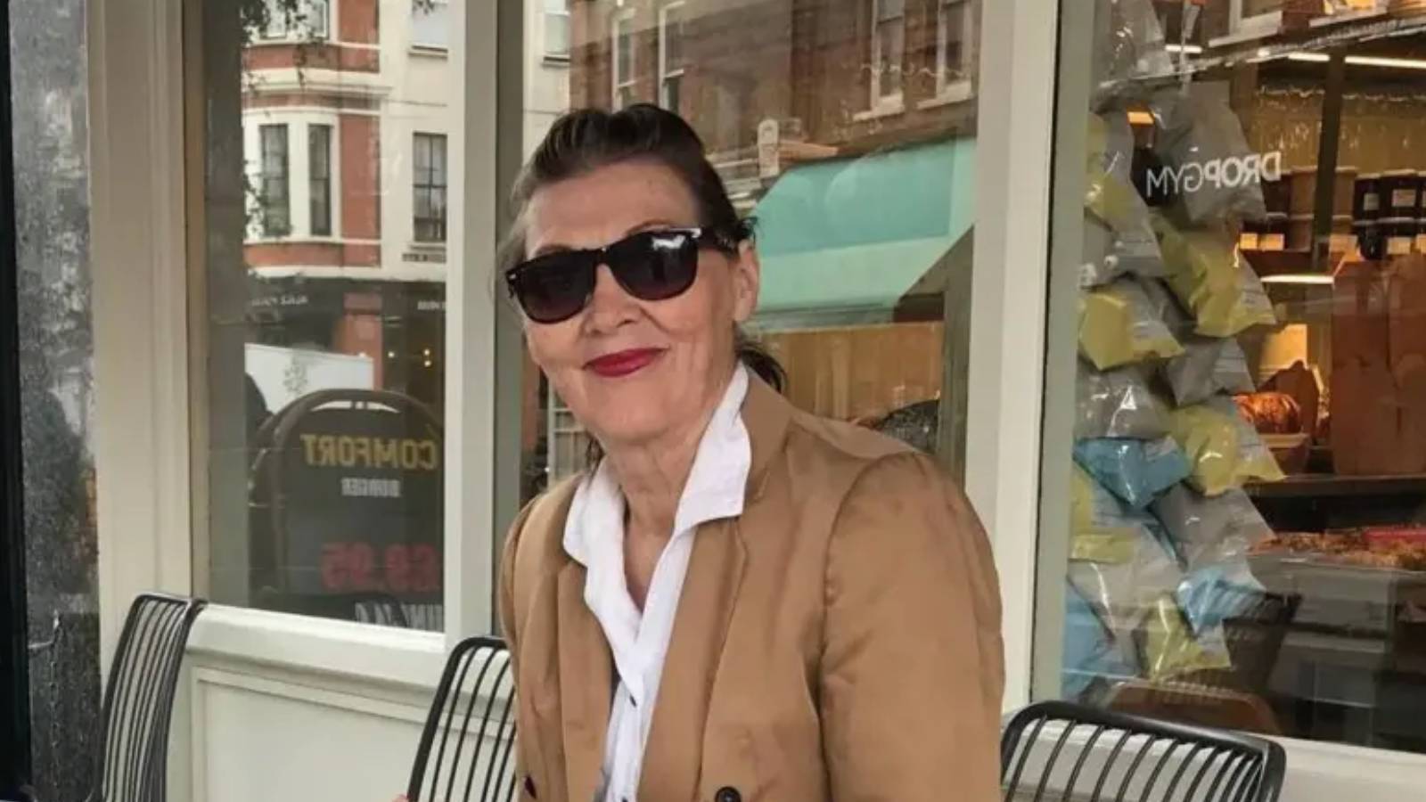 15 yildir kocamla ayri yasiyoruz ama hala mutlu bir evliligimiz var zr3DzXLU