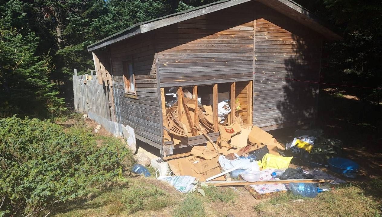 ayinin girdigi barakada hasar olusturdu EB1biCCf