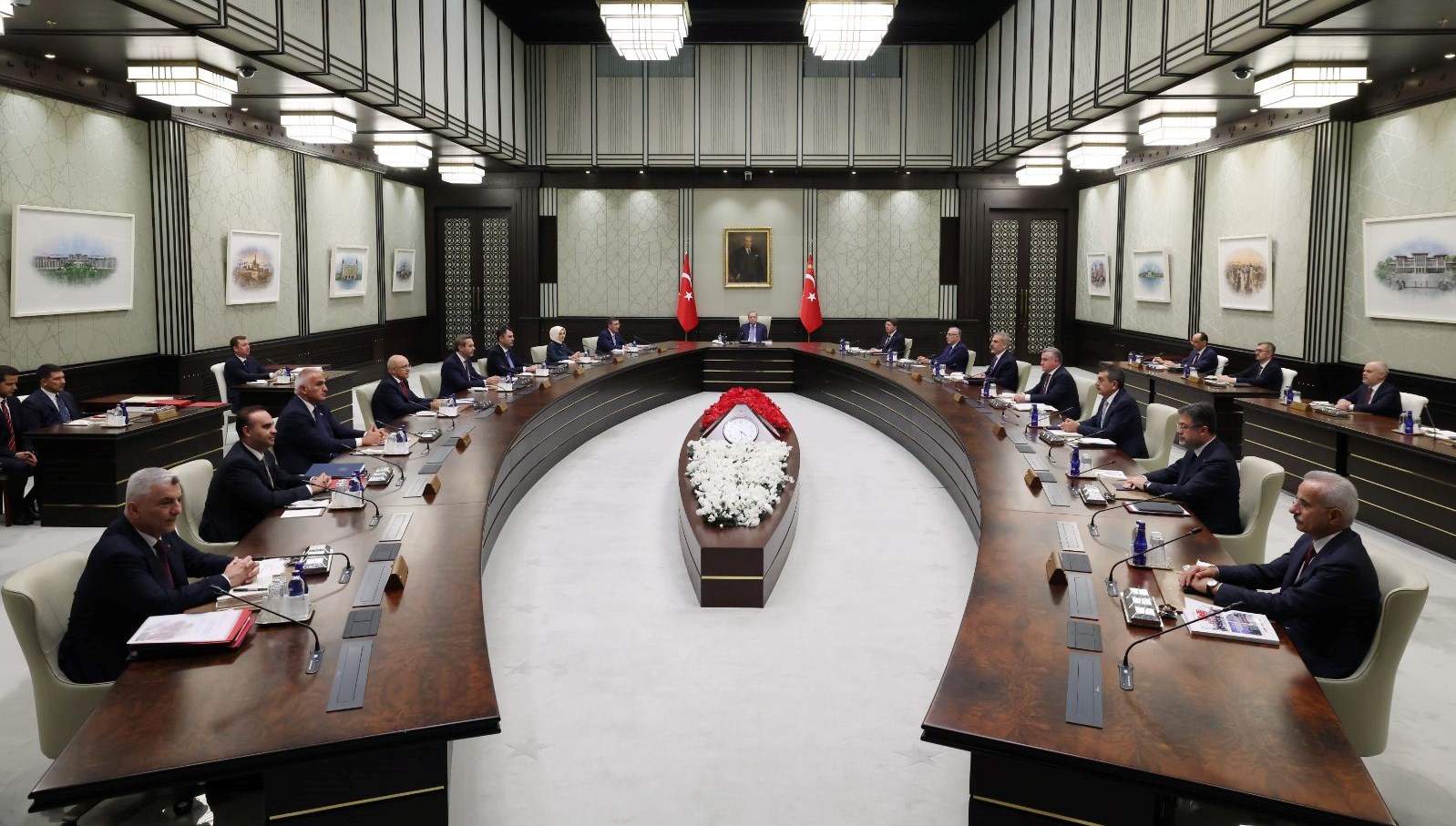 kabine yarin toplaniyor 4GwY2xxp