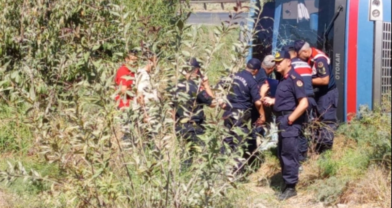 mersinde cezaevi ring araci devrildi 12 yarali ibq4O1XR