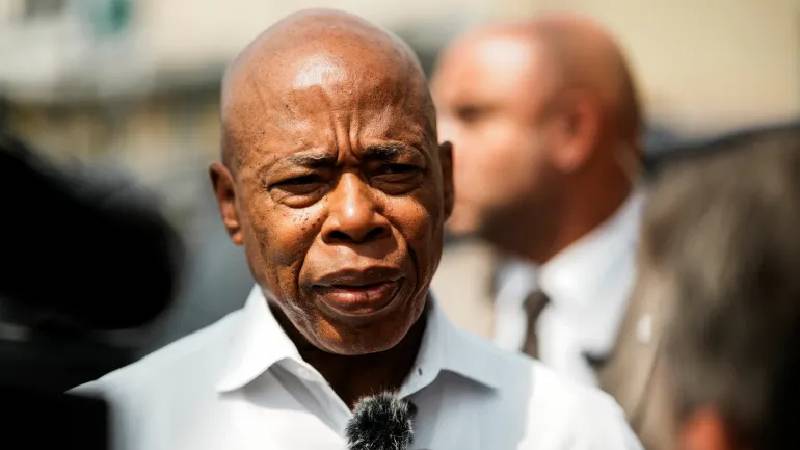 new york belediye baskani adams yeniden secim kampanyasindan cekildigini duyurdu TWly4iGG