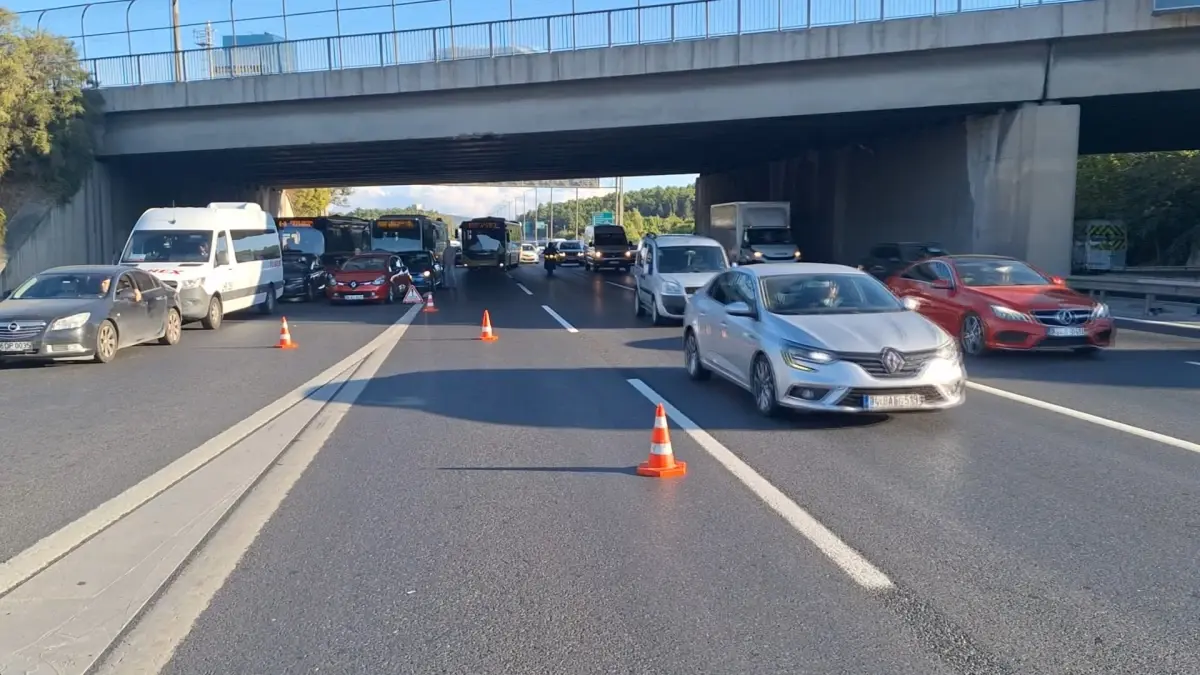 tem otoyolunda kaza afgan sofor yaralandi ueXbDTNw