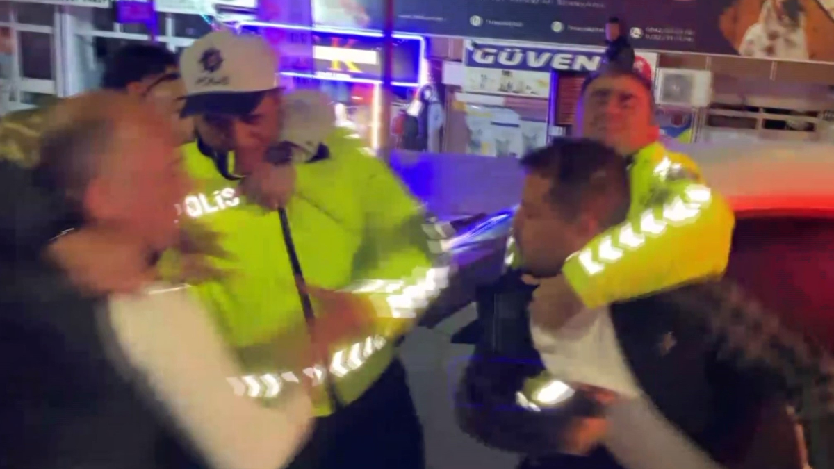 aksarayda alkollu surucu ve yakinlari polise saldirdi belediye baskanini ariyorum krS4nUuE.jpg