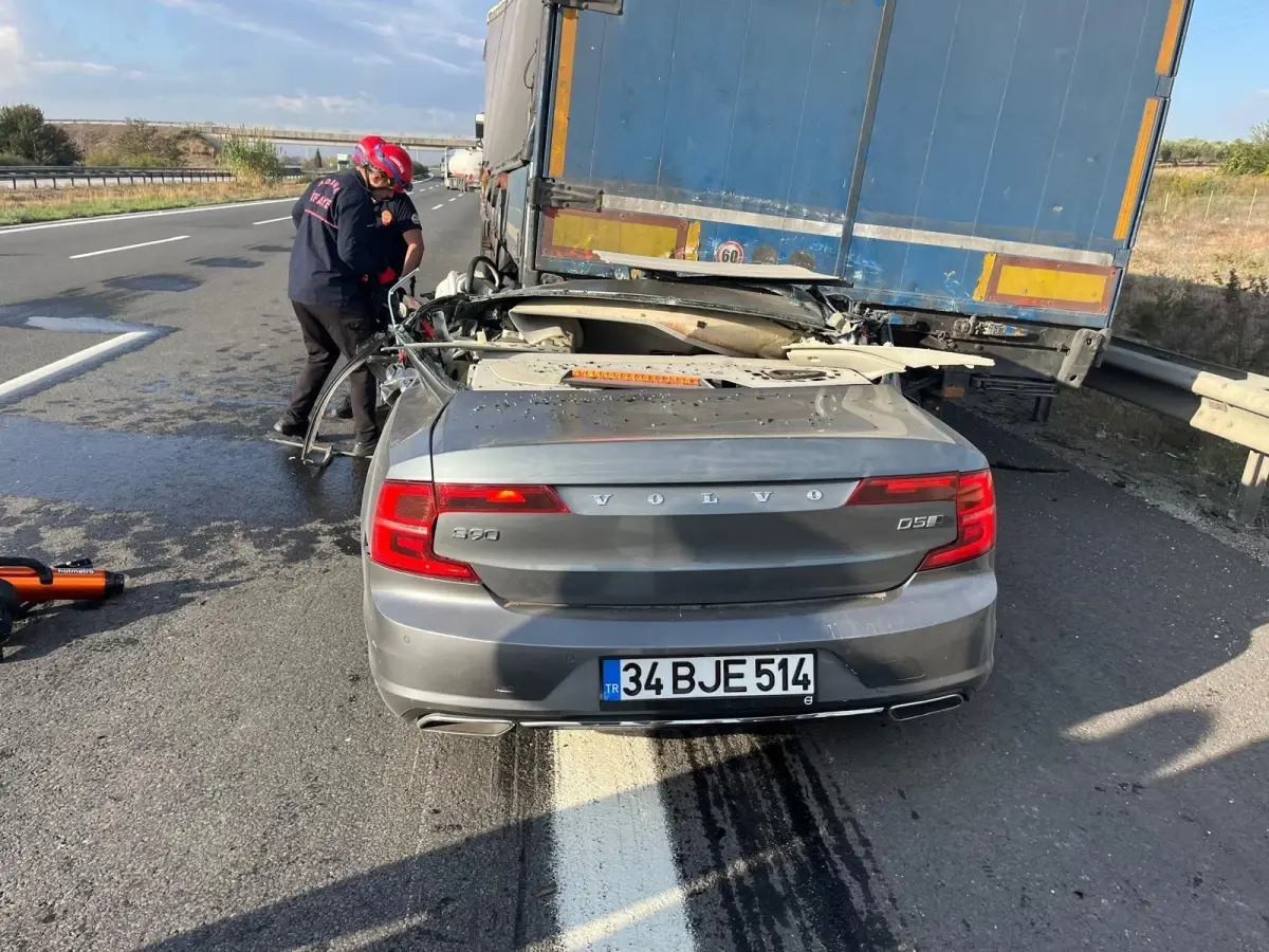ceyhanda kaza tira carpan otomobilin surucusu hayatini kaybetti p5DziMWM.jpg