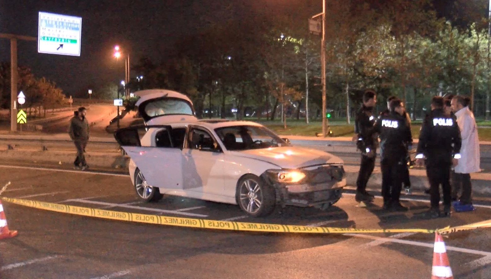 dur ihtarina uymadi 5 polis aracina carpti kovalamaca sonucu vurularak yakalandi 73tRiCOy.jpg