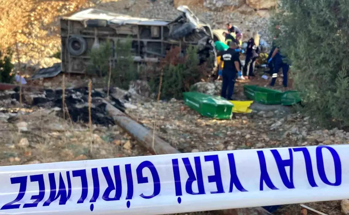 erdemlide tarim iscilerini tasiyan minibusun kazasinda surucu tutuklandi UGAOdIIa.jpg