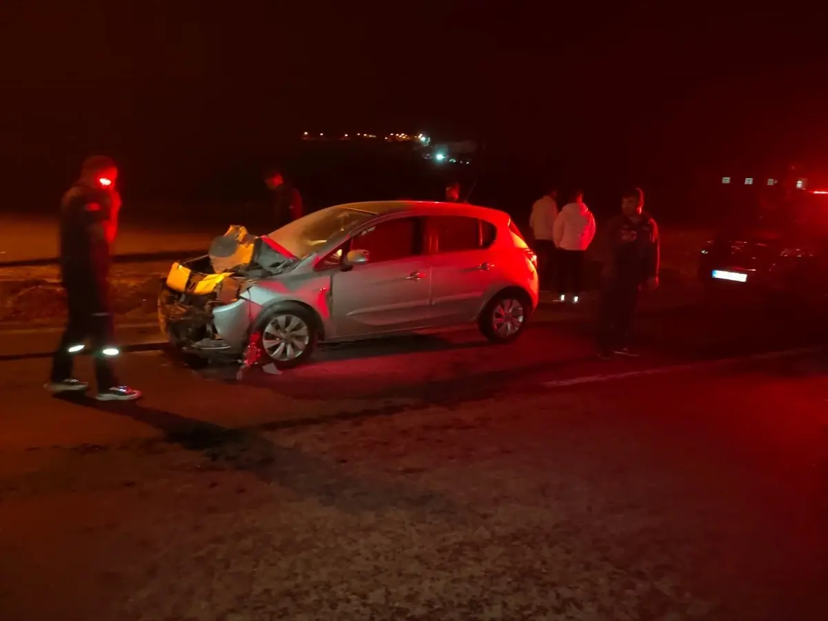 esege carpan otomobilin surucusu yaralandi iCea4Umu.jpg