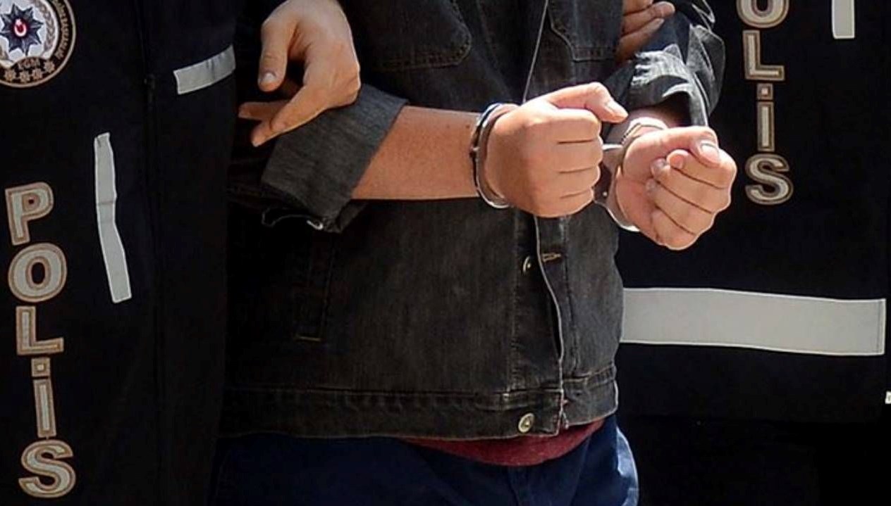 eski esine ve yanindaki kisiye bicakla saldirdi E5xvfn9b