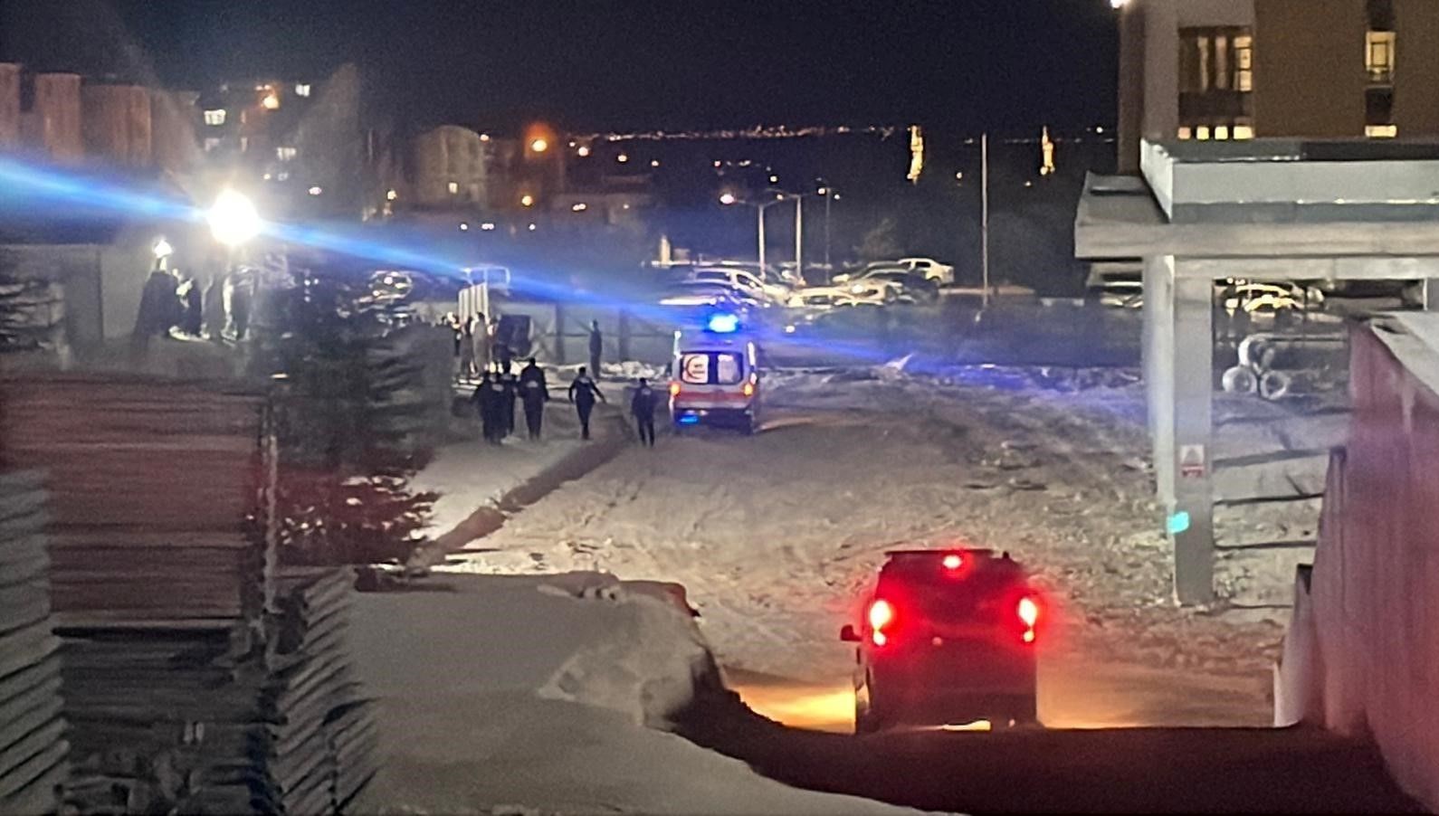 iscilerin yuksek sesle konusma kavgasi kanli bitti 1i agir 4 yarali WqXHdmwD