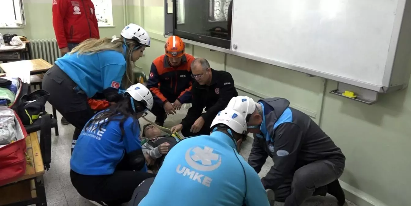 kirklarelinde okullarda es zamanli deprem tatbikati yapildi Evtlxhxt.jpg