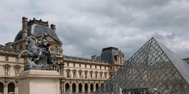 louvre muzesinde soygun panigi muze ziyaretcilere kapatildi tFJyRxYS.jpg