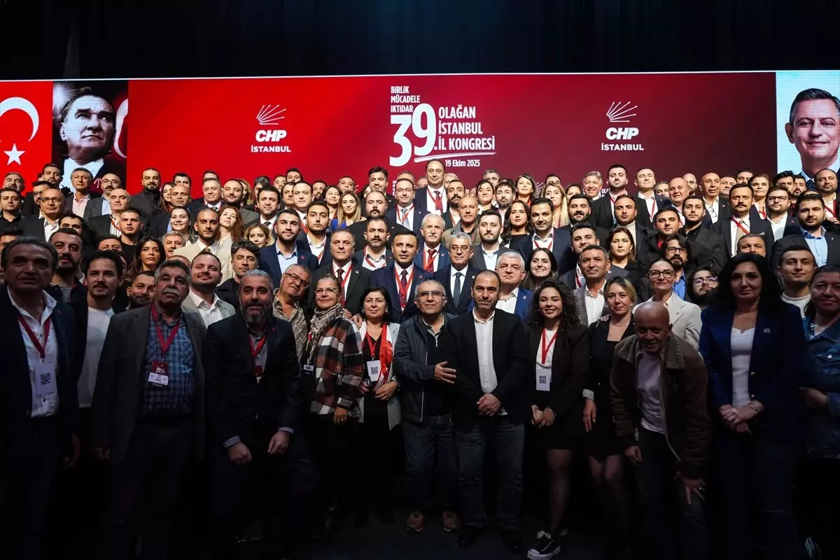 ozgur celik chp istanbul il baskanligina yeniden secildi VRwNXuyd.jpg