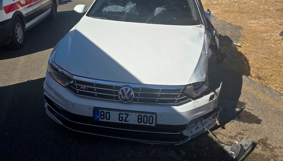 sirnakta kamyonet ve otomobilin carpistigi kazada 8 kisi yaralandi wCWIw9D4