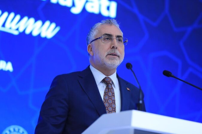 Bayraklı Şehir Hastanesi’nde Yoğun Bakım Sorunları: Merdivenler Kilitli, Asansörler Yetersiz!