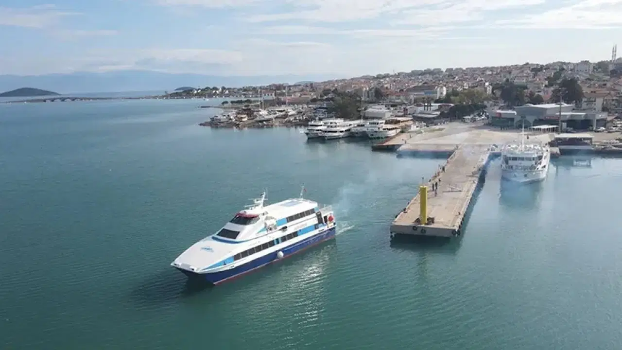 Akcay midilli seferleri resmen basladi akcay 27 yil sonra yeniden gumruk alani oldu TwOUCK2V