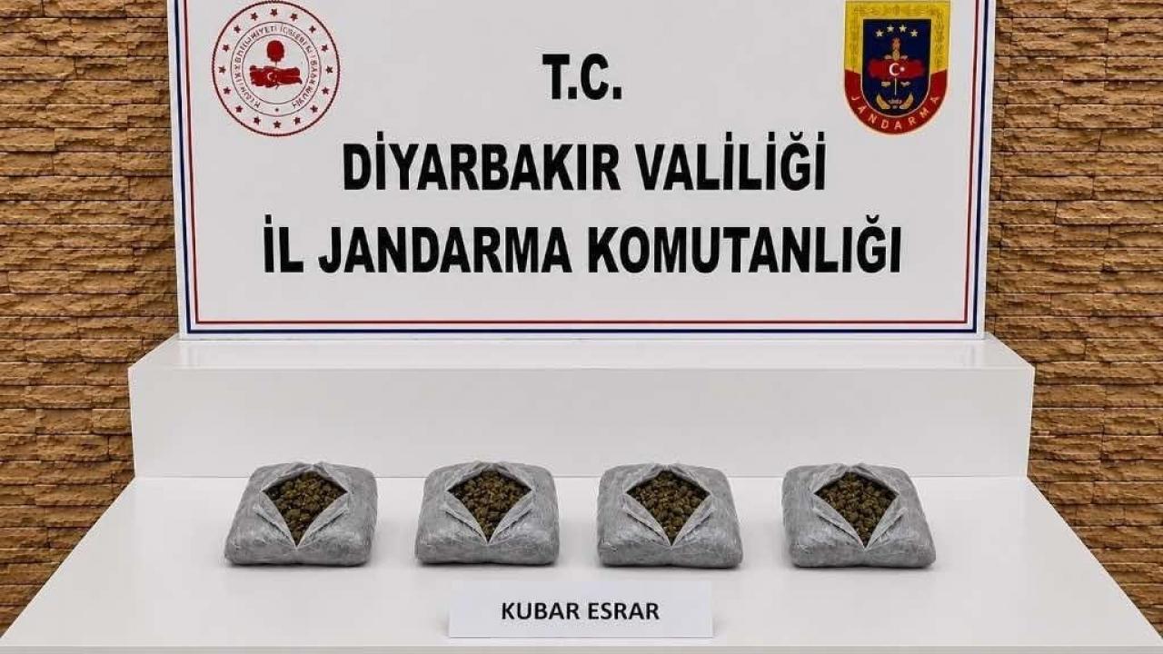 Jandarmadan narkotik darbesi kilolarca toz esrar ve binlerce hap ele gecirildi QYeUcHxA