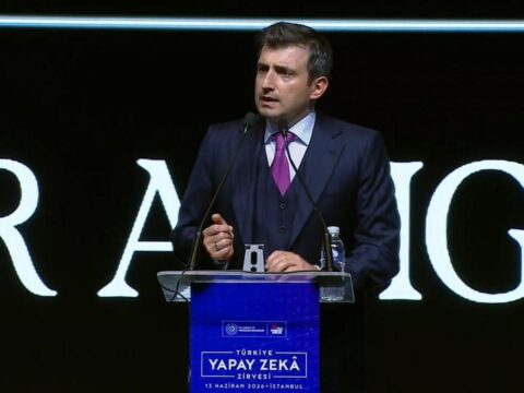 Selcuk bayraktarin konusmasi yeniden gundem oldu modern dunyanin gonullu kolelik fermani G7cHLsrs