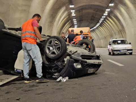 Zongudakta feci kaza tira carpan arac takla atti mtCJ9WIZ