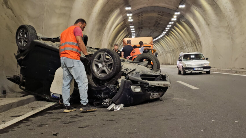 Zongudakta feci kaza tira carpan arac takla atti mtCJ9WIZ